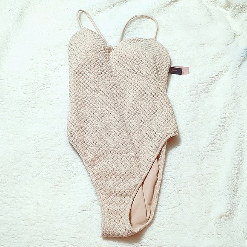 🌟NWT Victoria's Secret Crochet Texture Pattern Criss Cross Swim